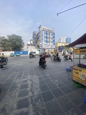 chính chủ bán nhà nguyễn chí thanh - phân lô ô tô vào nhà - sát mặt phố - thang máy - kinh doanh.