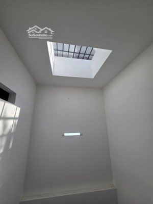 nhà 3 tầng 90m2(4.2x21) 9.8 tỷ plb hẻm nhựa 6m thông tứ tung shr,gần cđ công thương,đỗ xuân hợp