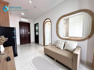 căn hộ siêu phẩm 1 phòng ngủ đầy đủ nội thất có ban công siêu thoáng mát tiện di chuyển qua q1