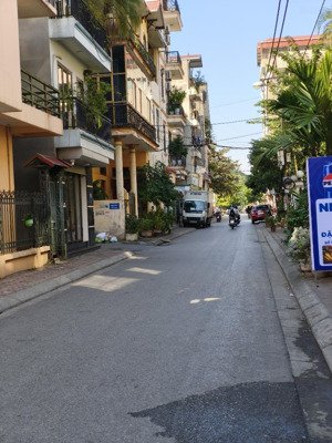 80m2 đất đường trâu quỳ ô tô tránh phân lô giảng viên cạnh hvnn, giá 11.2 tỷ