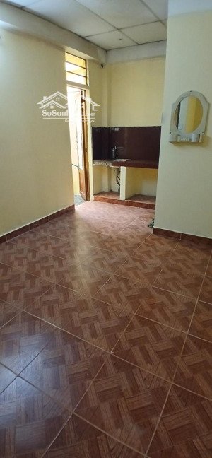 phòng lớn giá rẻ lầu 4 thang bộ hợp khách có sẵn nội thất ở quận bình thạnh