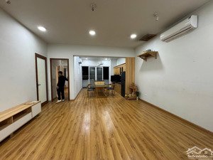 chính chủ bán căn 132m2, tầng trung, căn góc, nội thất cơ bản. 3pn-2vs. cửa tb ban công đn