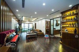 bán căn 4 ngủ-210m2 cccc discovery complex 302 cầu giấy. nội thất cao cấp view hồ tây lh 