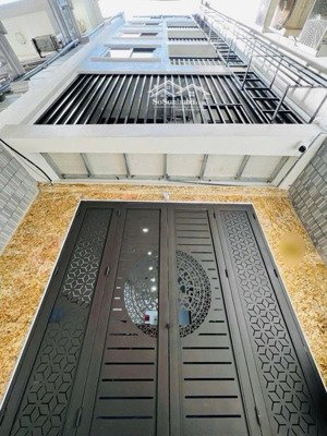 bán nhanh căn 80m2 - 7 tầng thang máy - 16 phòng cho thuê - doanh thu 1.1 tỷ/ năm