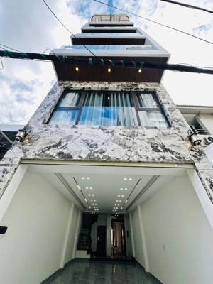 hót - nhà đẹp long biên - 7 tầng thang máy- ô tô 7 chỗ vào nhà - thiết kế siêu hiện đại giá 13.5tỷ