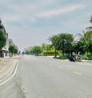 giá tốt nhất hiện tại ! không gian xanh, cuộc sông chất lượng, đầy đủ tiện nghi giá rẻ giật mình !