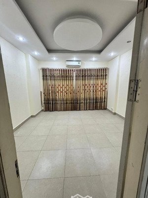 bán mặt phố lê thanh nghị quận hbt hà nội
dt 125m 3 tầng mt 7m
giá 67tỷ nhà mặt phố lô góc, kinh d