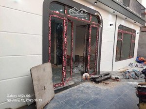 nhà 50m2 x 6 tầng full nội thất , 50m ra hồ thạch bàn, tiện ích xung quanh bạt ngàn, giá hợp lý