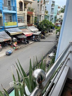 bán nhà quận 8, phạm thế hiển , 56m2 , 4tầng xe hơi ngủ trong nhà ngang lớn 4,5m nhỉnh 8 tỷ sổ vuôn