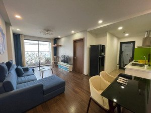 xách vali về ở luôn căn 2 ngủ, 2 vệ sinh tầng trung đẹp