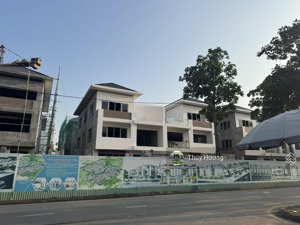 cần bán biệt thự 240m2 , giá chỉ nhỉnh 20 tỷ