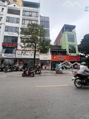 bán nhà mặt phố vỉa hè đá bóng kim mã ba đình 40m 5 tầng chào 23.5 tỷ có thương lượng