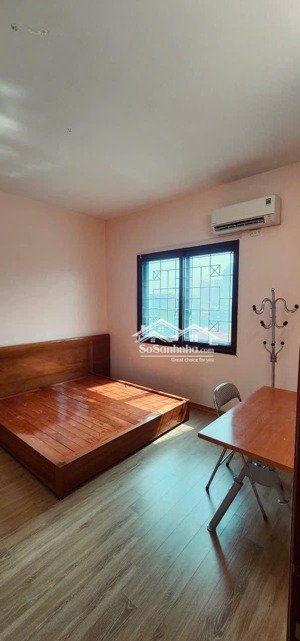 tôi cần cho thuê gấp căn hộ 184 hoàng quốc việt, 85m2, 2 ngủ,1vs, giường, tủ, điều hoà, giá 11tr/th