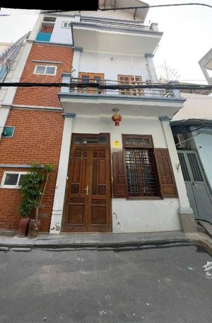 bán nhà trần cung 35m2, lô góc xây 3 tầng, sổ đỏ vuông vắn, đầu tư, giữ tiền hay ở đều hợp lý.