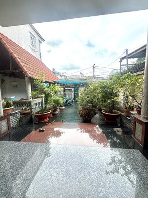 nhà sân vườn ngay phạm văn đồng - trục thẳng vào sân bay tân sơn nhất. diện tích lớn chủ tự xây