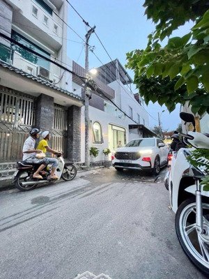 bán nhà gần chợ tân hương 90m2 - nhỉnh 7 tỷ - hẻm 5m sạch đẹp