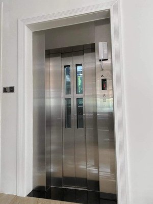 cho thuê nhà lô góc, pccc, thang máy, vỉa hè, kd, vp, nhà hàng, 141m2- 6t, trúc bạch, ba đình_78 tr