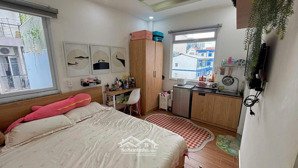 phòng cửa sồ lớn giá tốt ngay cạnh bùi viện giáp bệnh viện từ dũ và đại học sư phạm quận 1