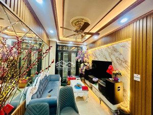 mặt ngõ lô góc thoáng mát, nhà đẹp full nt, kinh doanh ngõ thông oto qua.dt 30m 5t mt3.3m giá 7,9ty