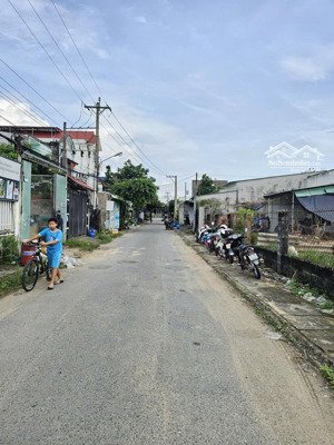 bán căn góc cấp 4 (8.8x22.7m), mặt tiền nguyễn công trứ gần trường cấp 1,2, đang thuê 7tr/th