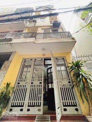 bán nhà phố nguyễn đình hoàn- cầu giấy- ngõ rộng thông- gần phố- 5 tầng dân xây- 45m2- nhỉnh 13 tỷ