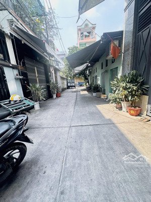 nhà 2 tầng - dt 4x14. ngay lê văn quới - đất mới. hẻm oto chạy. giá 4,x tỷ