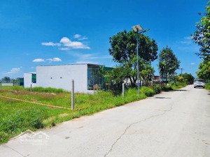 hiếm! chủ ngộp 5x24m 120m2 cách tt đức hòa kv 1km, thổ cư, dân đông đường xe hơi chỉ 650 triệu