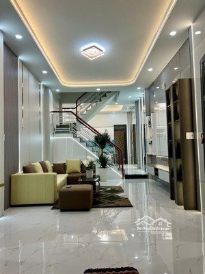 siêu phẩm mới về nhà 1 trệt 2 lầu full nội thất xịn sò.