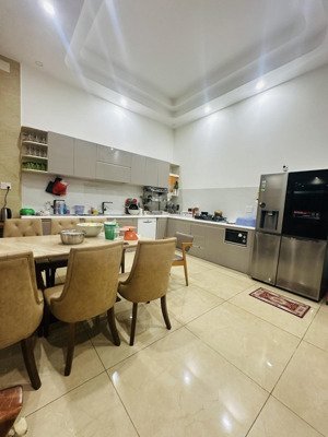 bán biệt thự trường chinh, 138m2 chỉ 14,5t còn thương lượng. cách 7 căn ra mặt tiền trường chinh.