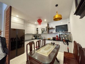 bán gấp nhà phân lô ô tô tránh phố bà triệu , 50m2 , ở ngay, view công viên, kinh doanh, giá 12,8tỷ