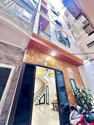 hiếm! nhà mới ngã tư sở, ô tô đỗ cách 10m. 32/36m2, 5 tầng, mt 5m. giá: #9.18 đ. thoáng, ở sướng