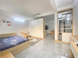 căn hộ cao cấp full nội thất mới có máy giặt sấy riêng , phòng rộng có vách ngăn nằm ngay trung tâm