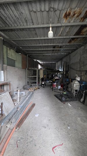 bán nhà tôn hóc môn 5m x 20m, 93 m đất thổ cư. đường xe tải 8m, quá rẻ nè anh em