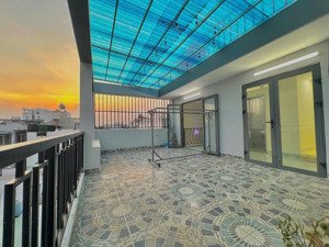 cho thuê penhouse full nội thất có ban công siêu bự tách bếp, phòng cách biệt gần đh văn lang cs3