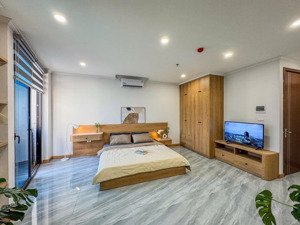 phòng 37m2, ban công thoáng, full nội thất ngay phan xích long, phú nhuận, gần q1, q3