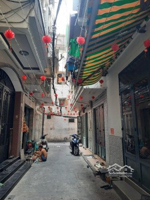 căn duy nhất - trục cách mạng tháng tám có kết cấu 54m2 có 4.8 tỷ