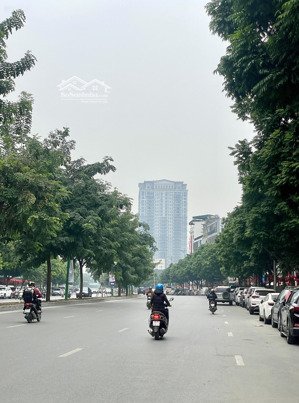 vip nguyễn văn huyên kéo dài - 52m2 11.8 tỷ - 10m ô tô, nhà thoáng trước sau cây xanh