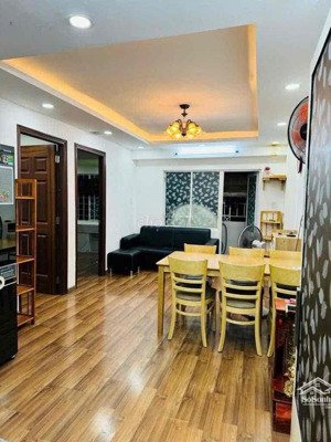 bán căn hộ miếu nổi 2pn 1wc, có bancon view landmark 81. đang cho thuê 100 tr/năm