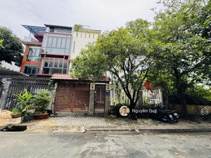 biệt thự tốt nhất phú mỹ vạn phát hưng - dt: 10.5x21m giá 31.5 tỷ - ngay trường canada, có hồ bơi