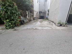 chính chủ b.á.n đất việt hưng -60m2 sát phố,kinh doanh,ô tô 7 chỗ thông - ra vào thoải mái