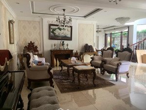 cho thuê biệt thự thảo điền cao cấp 5pn có sân vườn rộng , có hầm để xe lớn giá chỉ 110 triệu/tháng