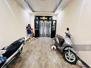 bán nhà ngõ 279 đội cấn ba đình, 37m2 5 tầng, nhiều phòng ngủ,cách phố 30m, 2 thoáng , giá 10,3 tỷ.