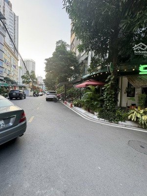 bán lô góc kinh doanh phố vũ phạm hàm, trung kính hơn 30 tỷ - dt 86m2 - mặt tiền 10m - vỉa hè rộng