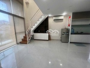 cần bán nhanh căn hộ midtown phú mỹ hưng. vừa ở vừa kinh doanh, 54m2, giá bán tốt 6.5 tỷ