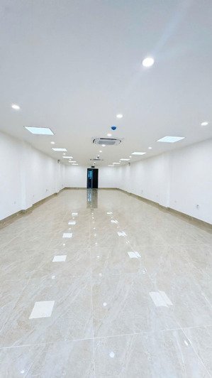 bán tòa nhà văn phòng thái hà cực hiếm, gara, 120m, chưa đến chưa đến 400tr/m2