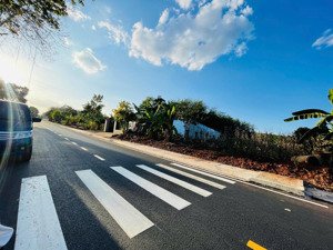 bán đất thị xã bình long (10x25=250m2) 200m2 tc ngay trung tâm dân cư đông đúc giá 390 triệu bao sổ