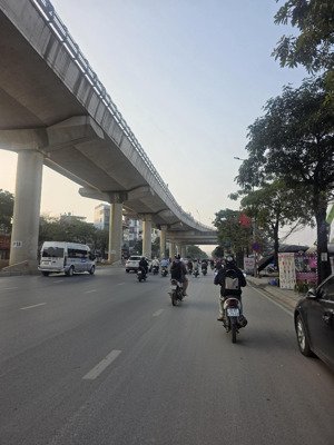 nhà 6 tầng lai xá - lô góc - cách ql32 chỉ 100m - thang máy - chỉ 6.9 tỷ