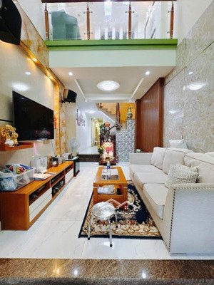bán nhà 4 tầng quận 4 - 60m2 nở hậu - tặng nội thất cao cấp - giá nhỉnh 6 tỷ
