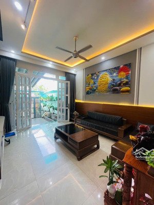 bán nhà 2 sẹt đường ql13, p. hiệp bình phước, thủ đức, 3 tầng 5 phòng dtsd 200m2 lh hiền