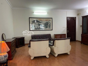 căn hộ cho thuê ở 18t2 khu trung hòa nhân chính 3 phòng ngủ full đồ chỉ 14.5 tr/tháng 